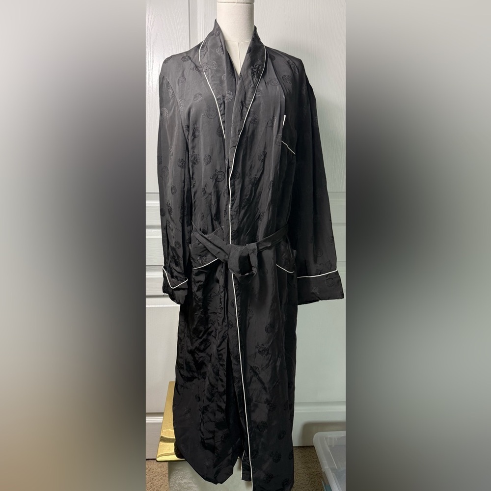 Vintage Chinese Silk Robe/Smoking Jacket. Black Jacquard Hangzhou Silk